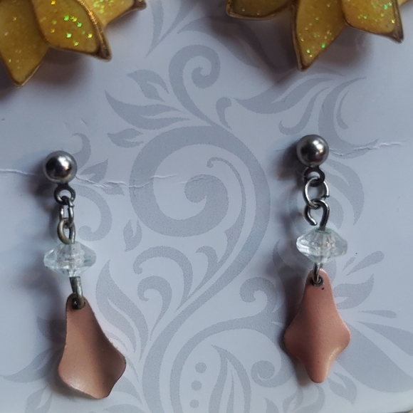 Vintage 60s | Spring Floral Post Earring Set - Picture 6 of 6